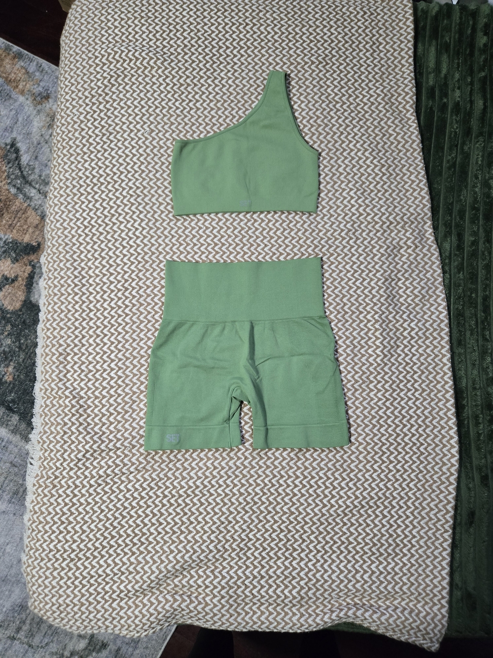 Set Active Seamless One-Shoulder Crop Top & High-Waist Shorts Set - Green